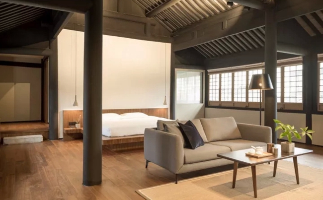 全屋定制家具利用屋內(nèi)的梁和柱，星空梵高全屋定制